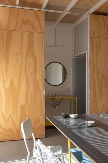 Proyecto Mutan workshop and showroom